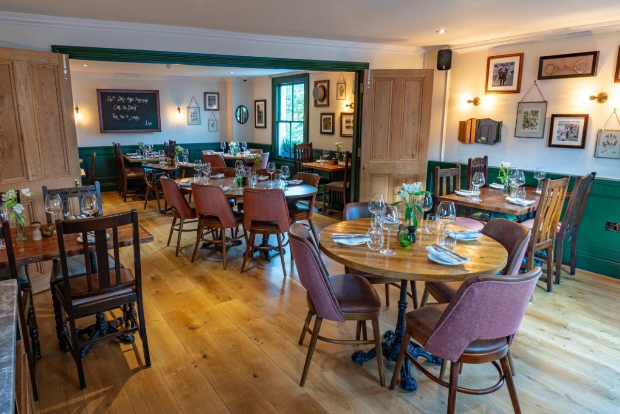 Albert Arms Esher Exterior foto