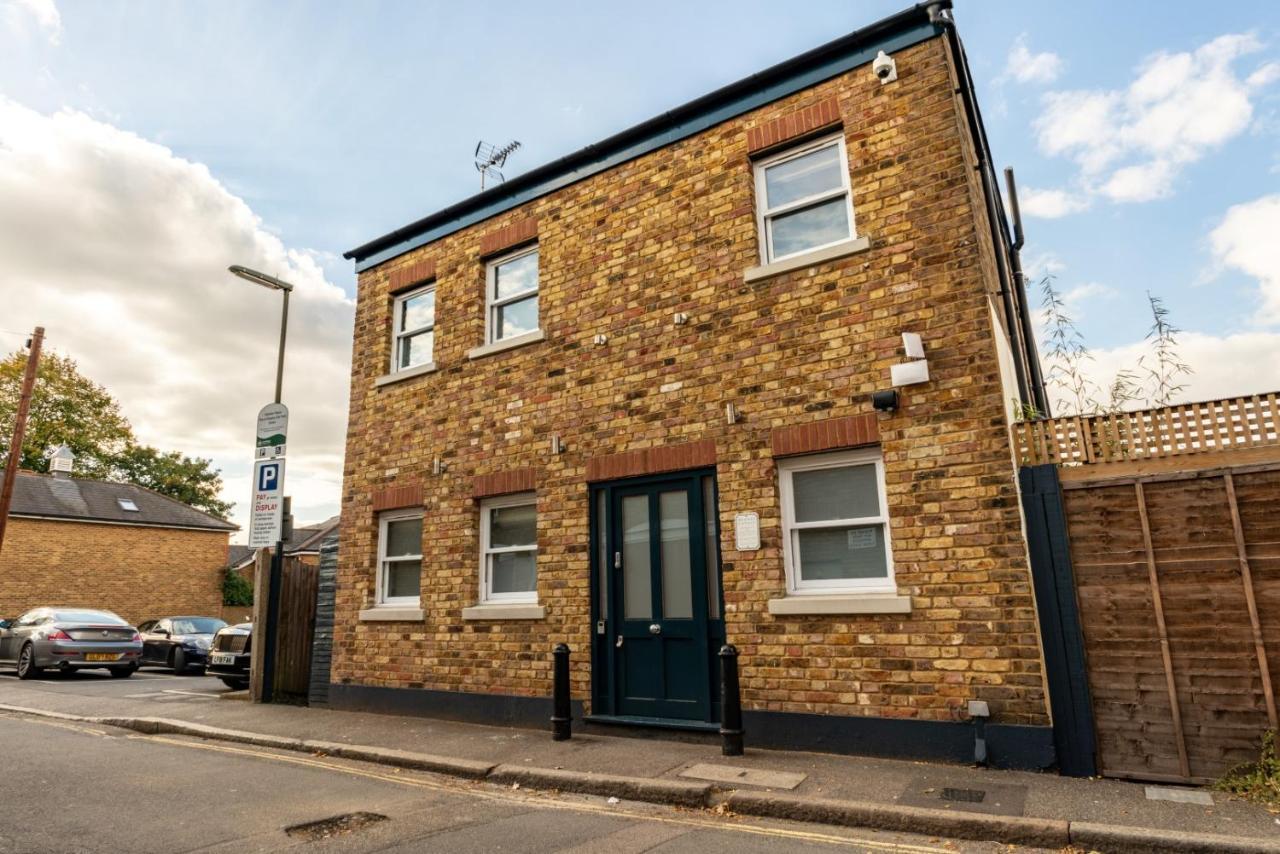 Albert Arms Esher Exterior foto